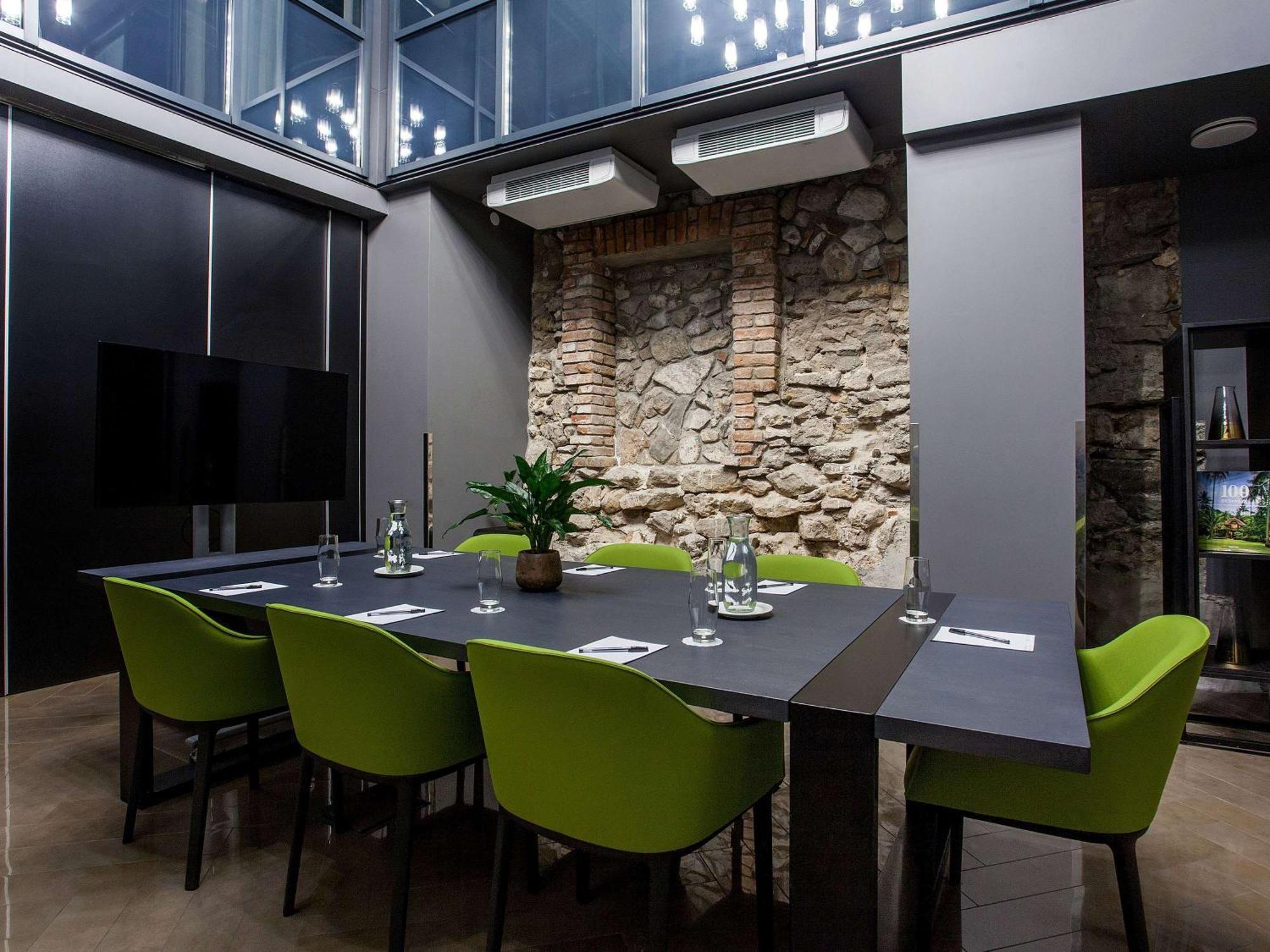 Pullman Old Town Viesnīca 5*